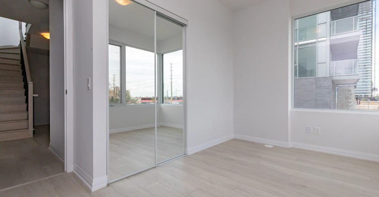 TH - 1-1010 Portage Parkway, Vaughan, ON, L4K 0K3 - 17