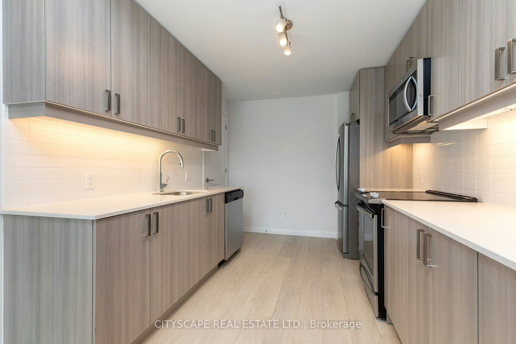 TH - 1-1010 Portage Parkway, Vaughan, ON, L4K 0K3 - 6