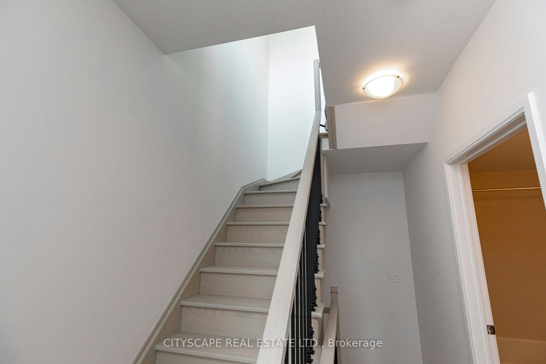 TH - 1-1010 Portage Parkway, Vaughan, ON, L4K 0K3 - 2