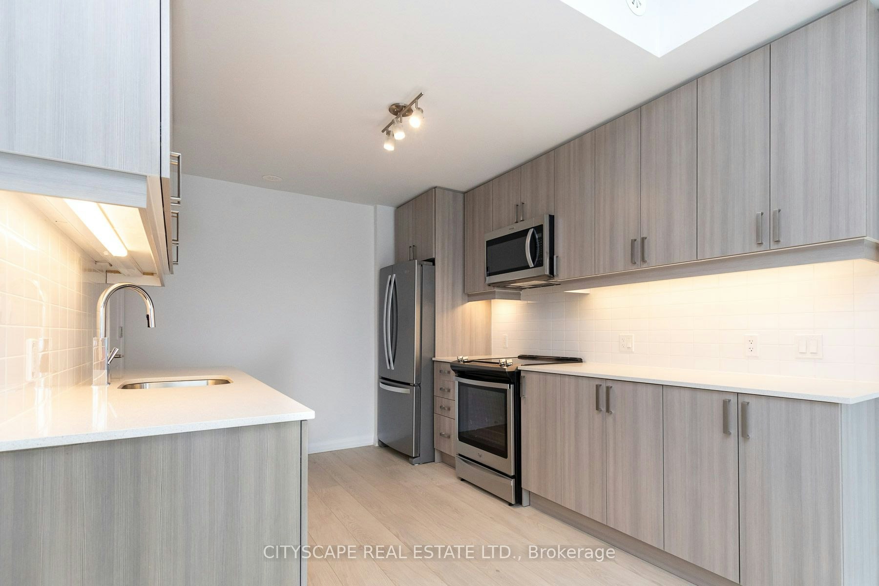 TH - 1-1010 Portage Parkway, Vaughan, ON, L4K 0K3 - 5