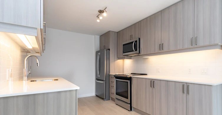 TH - 1-1010 Portage Parkway, Vaughan, ON, L4K 0K3 - 5