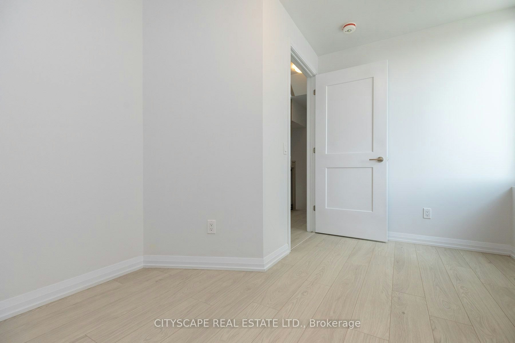 TH - 1-1010 Portage Parkway, Vaughan, ON, L4K 0K3 - 19