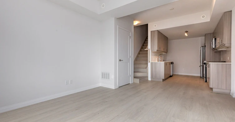 TH - 1-1010 Portage Parkway, Vaughan, ON, L4K 0K3 - 4