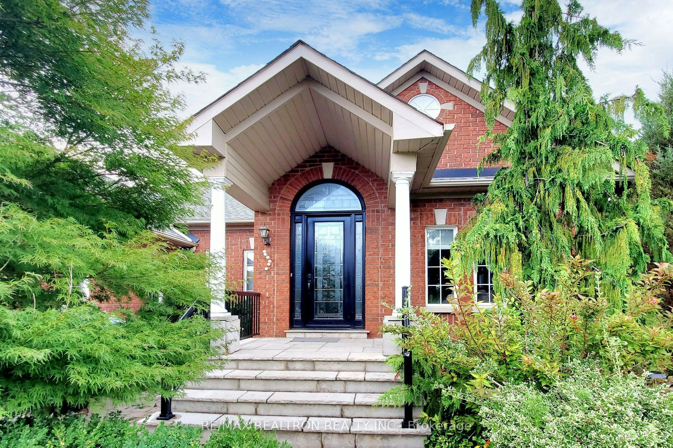 1021 Ivsbridge Boulevard, Newmarket, ON, L3X 1N7 - 4