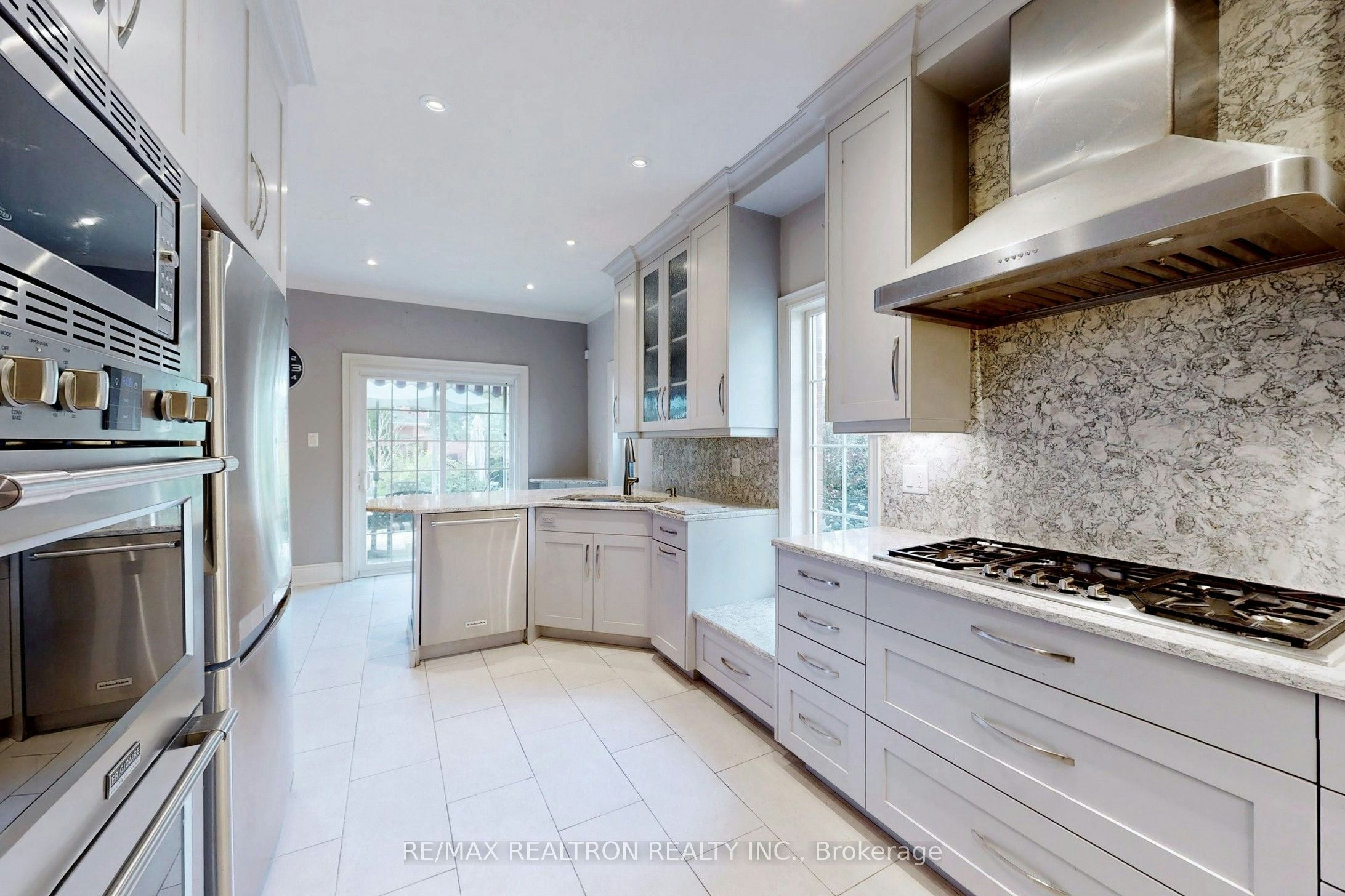1021 Ivsbridge Boulevard, Newmarket, ON, L3X 1N7 - 12