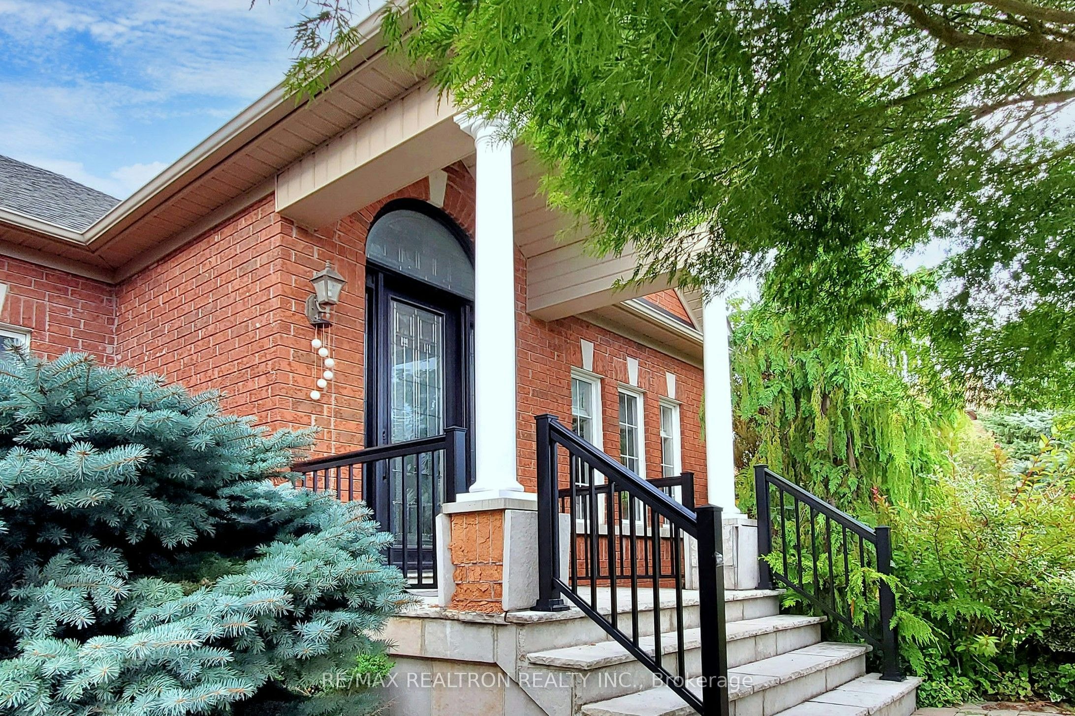 1021 Ivsbridge Boulevard, Newmarket, ON, L3X 1N7 - 3
