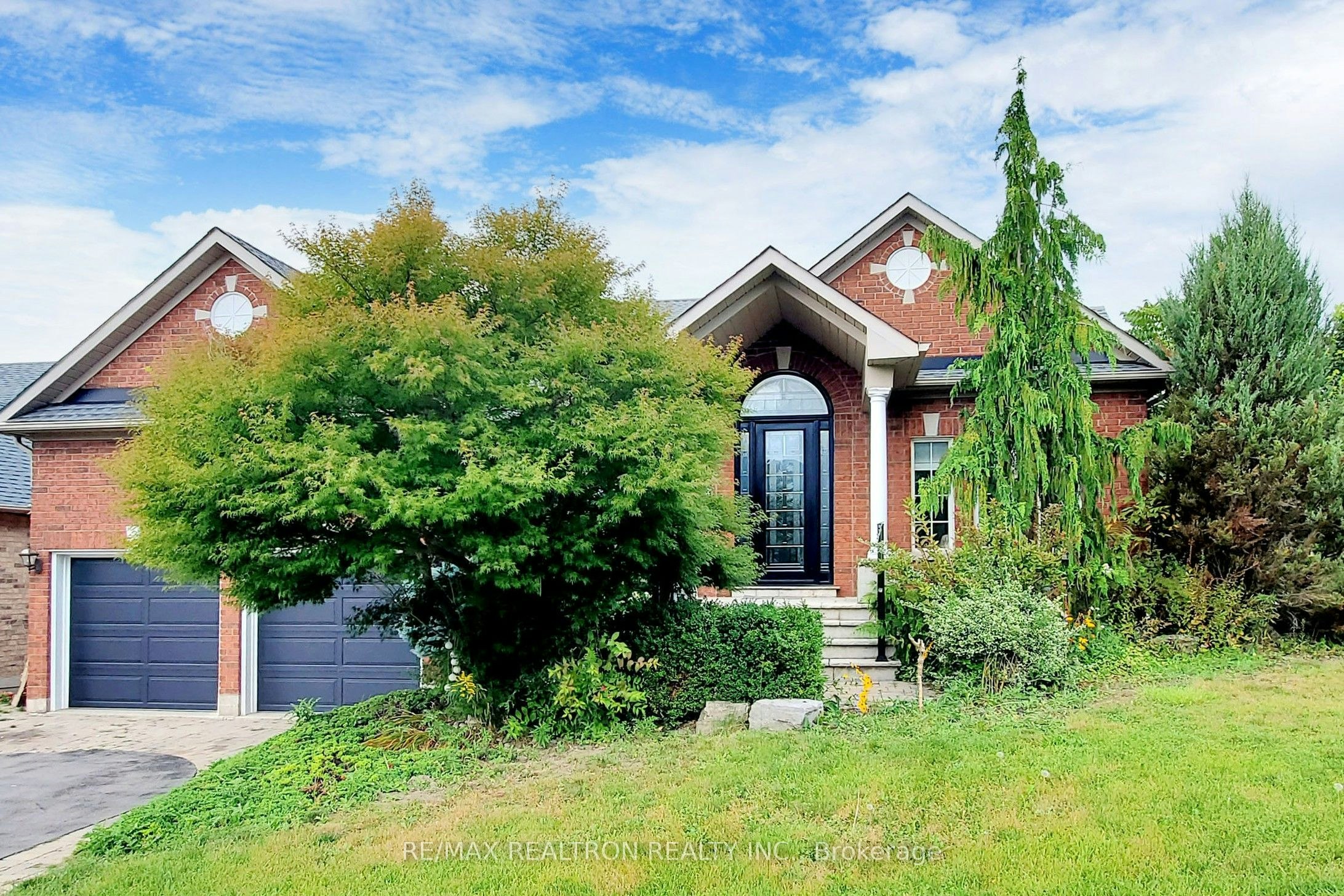 1021 Ivsbridge Boulevard, Newmarket, ON, L3X 1N7 - 2