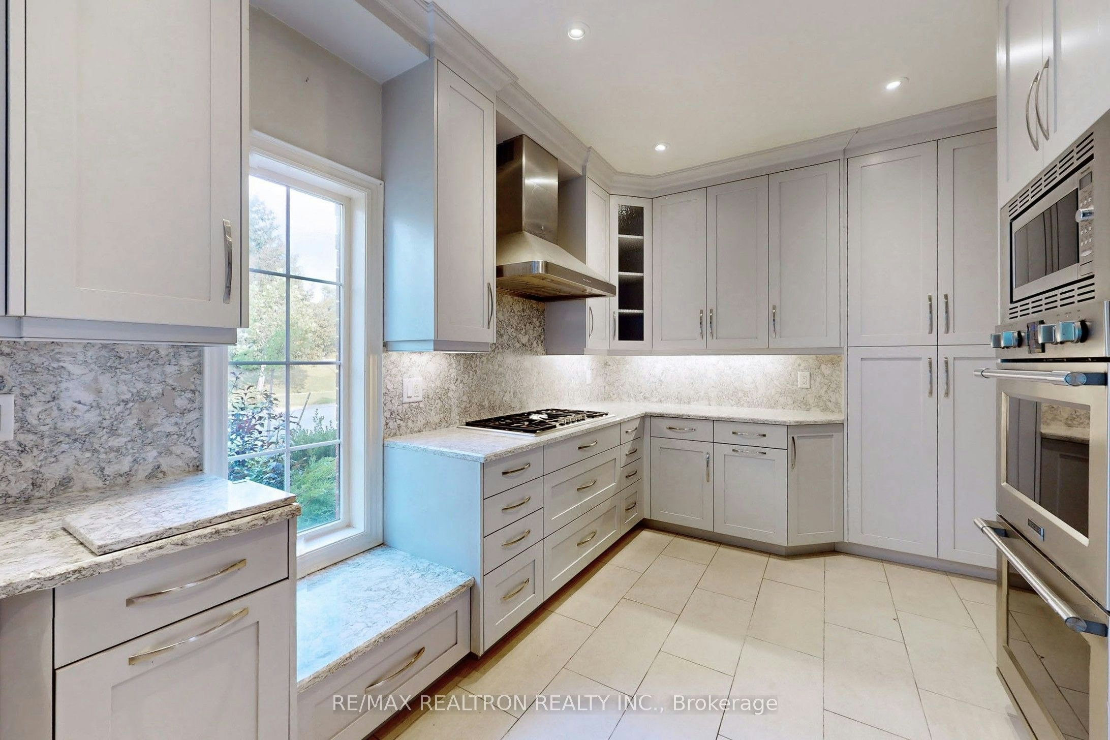 1021 Ivsbridge Boulevard, Newmarket, ON, L3X 1N7 - 14