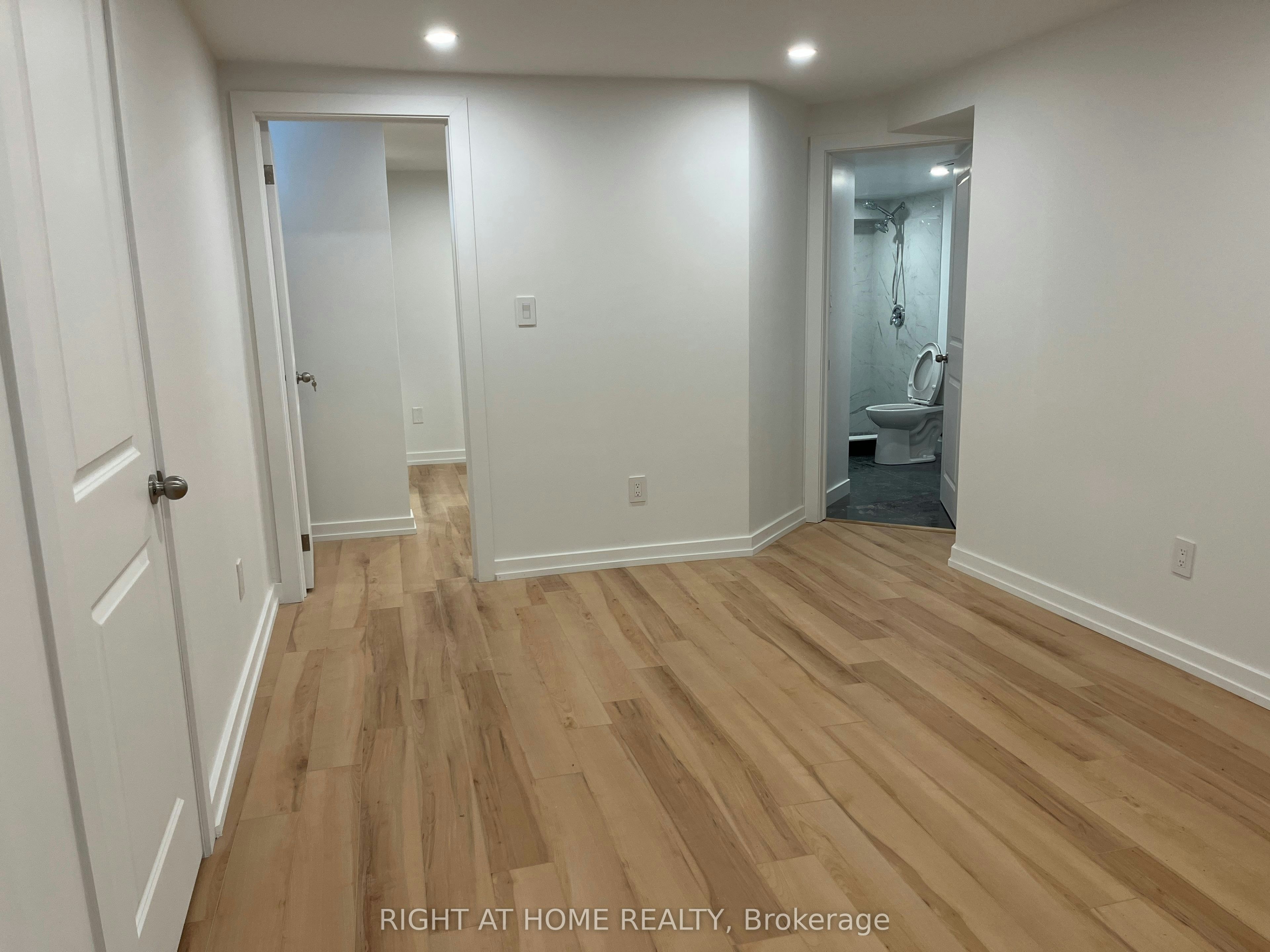 45 Stiver Drive, Newmarket, ON, L3Y 7V8 - 3