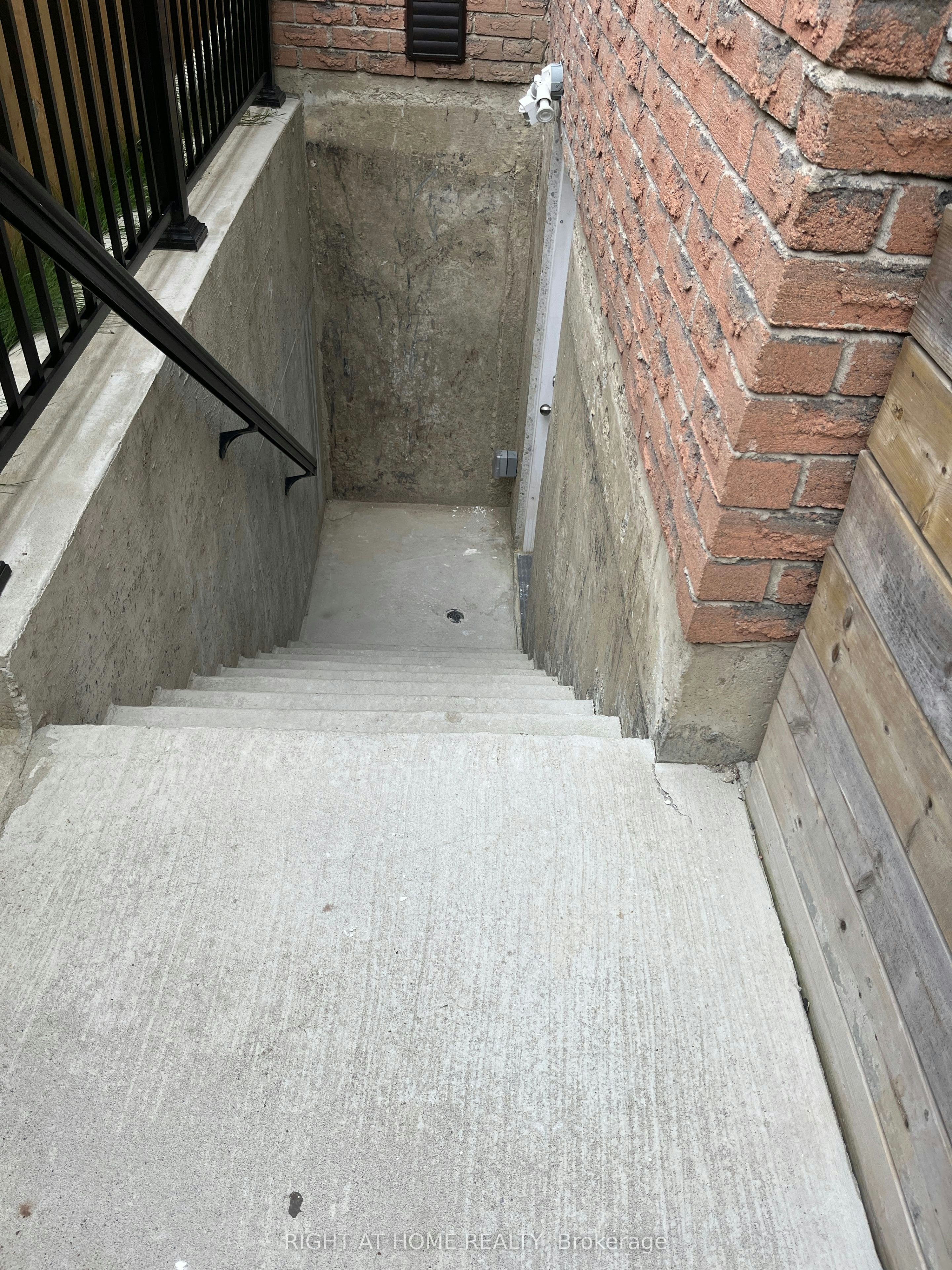 45 Stiver Drive, Newmarket, ON, L3Y 7V8 - 2