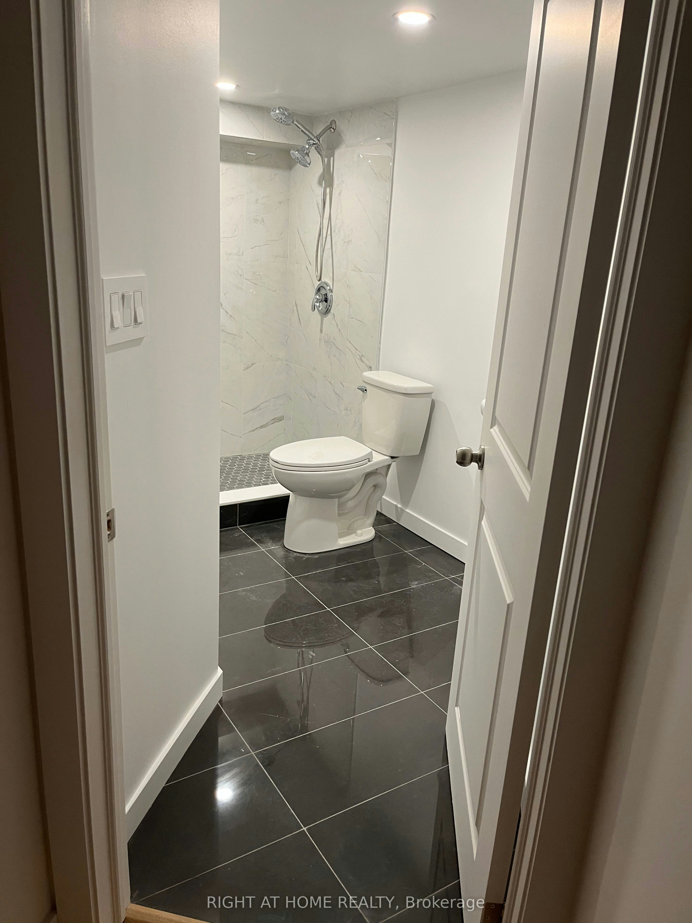 45 Stiver Drive, Newmarket, ON, L3Y 7V8 - 6