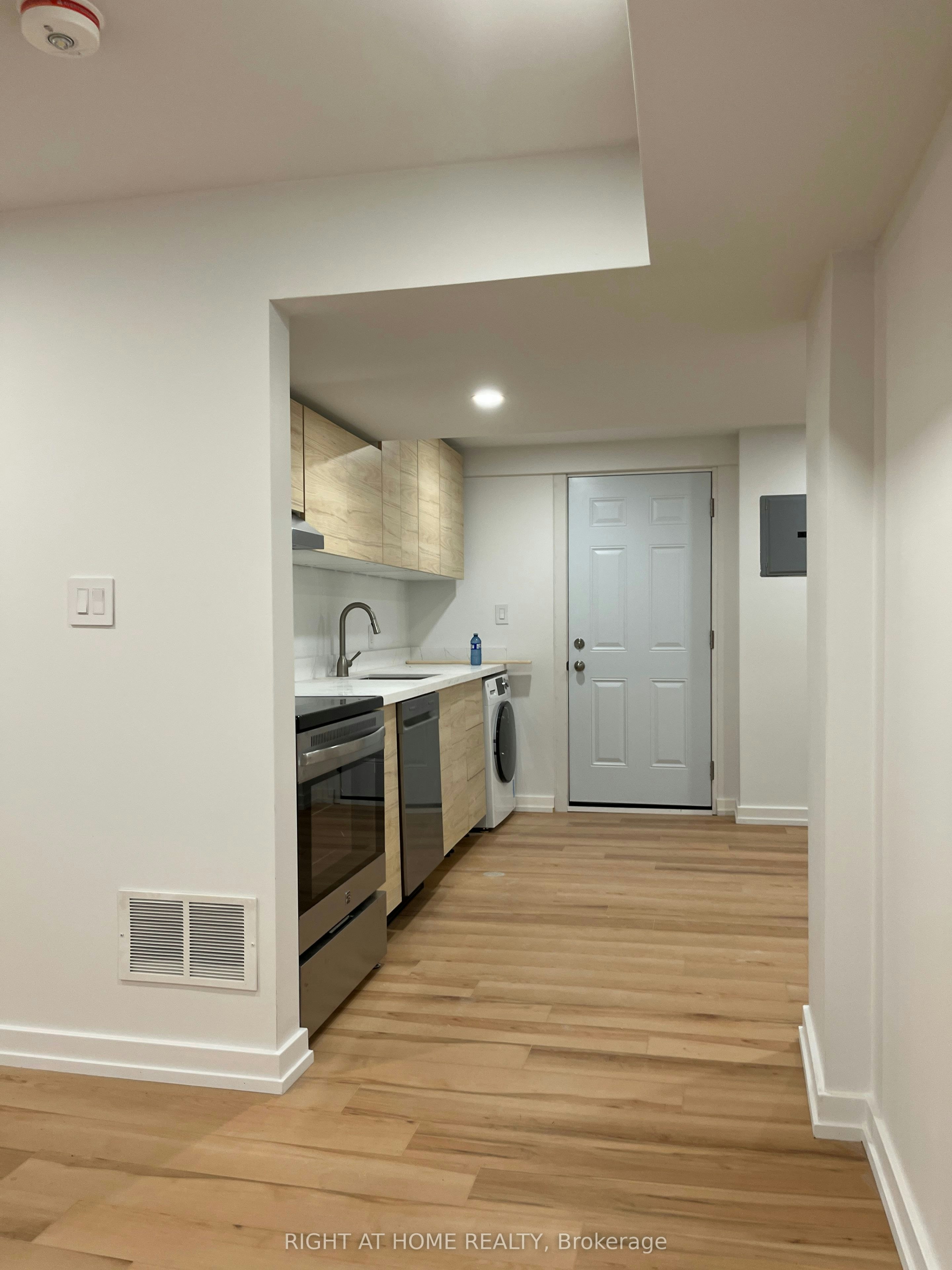 45 Stiver Drive, Newmarket, ON, L3Y 7V8 - 5