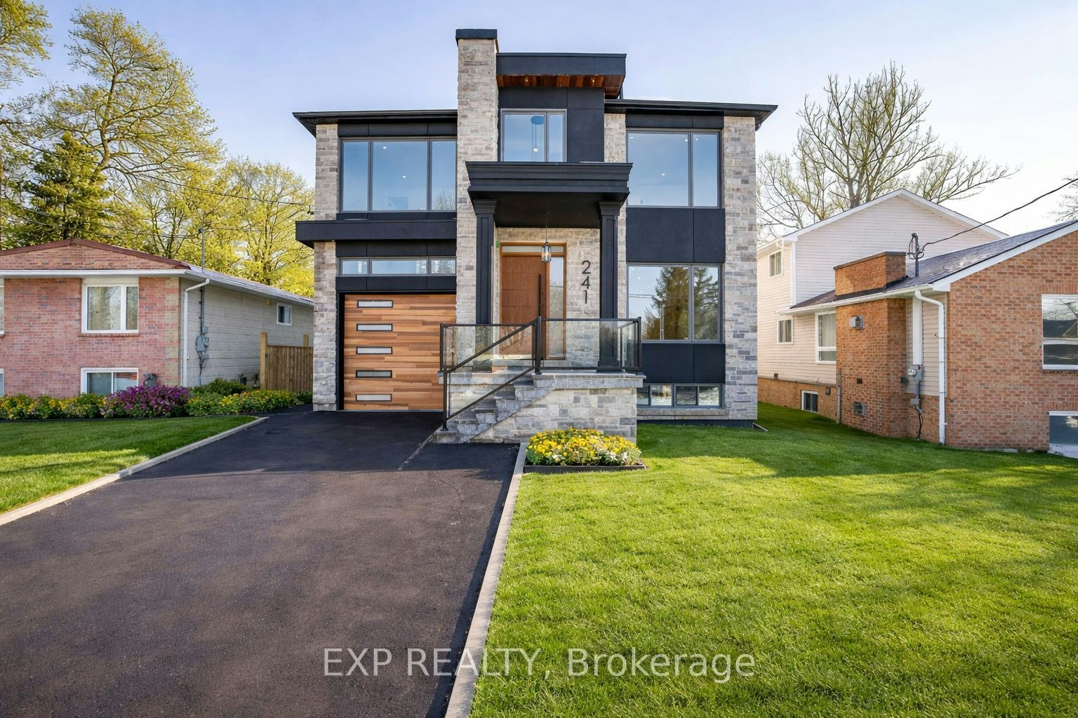 241 Parkway Avenue, Georgina, ON, L4P 2W1