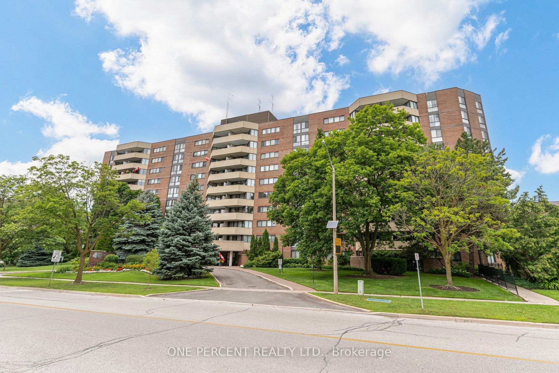 302-40 Baif Boulevard, Richmond Hill, ON, L4C 5M9