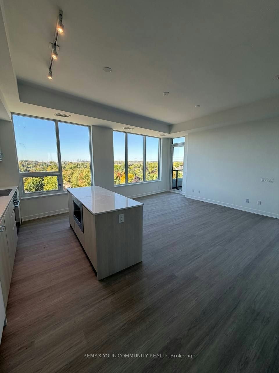 905-8188 Yonge Street W, Vaughan, ON, L4J 1W5 - 4