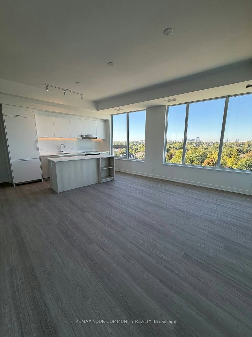 905-8188 Yonge Street W, Vaughan, ON, L4J 1W5