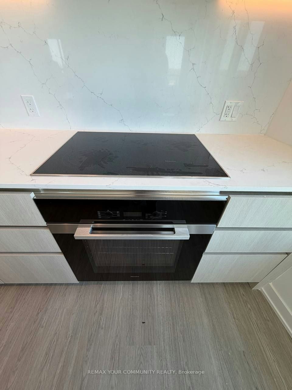 905-8188 Yonge Street W, Vaughan, ON, L4J 1W5 - 8