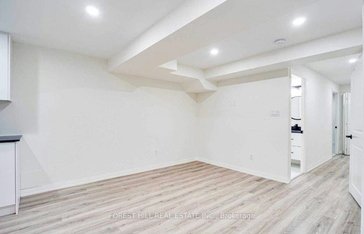 Lower-121 Timberwolf Crescent, Vaughan, ON, L4H 2W1 - 3