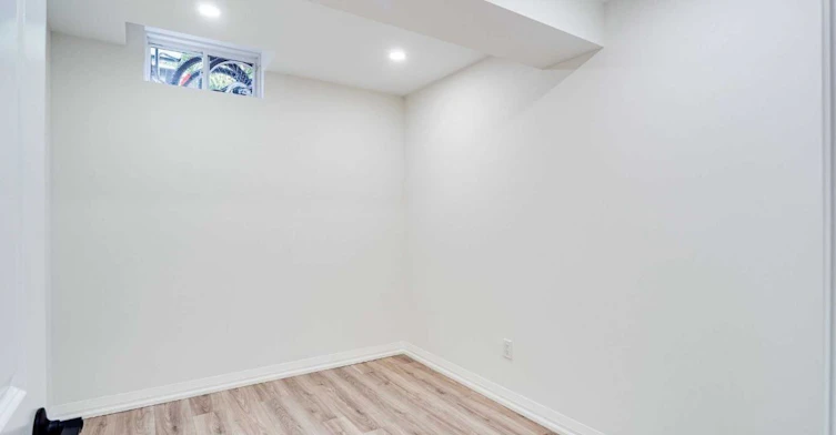 Lower-121 Timberwolf Crescent, Vaughan, ON, L4H 2W1 - 5