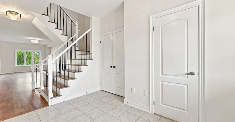 310 Miller Park Avenue, Bradford West Gwillimbury, ON, L3Z 0X8 - 4