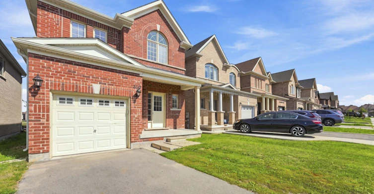 310 Miller Park Avenue, Bradford West Gwillimbury, ON, L3Z 0X8