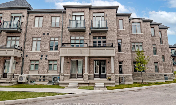 75 De La Roche Drive