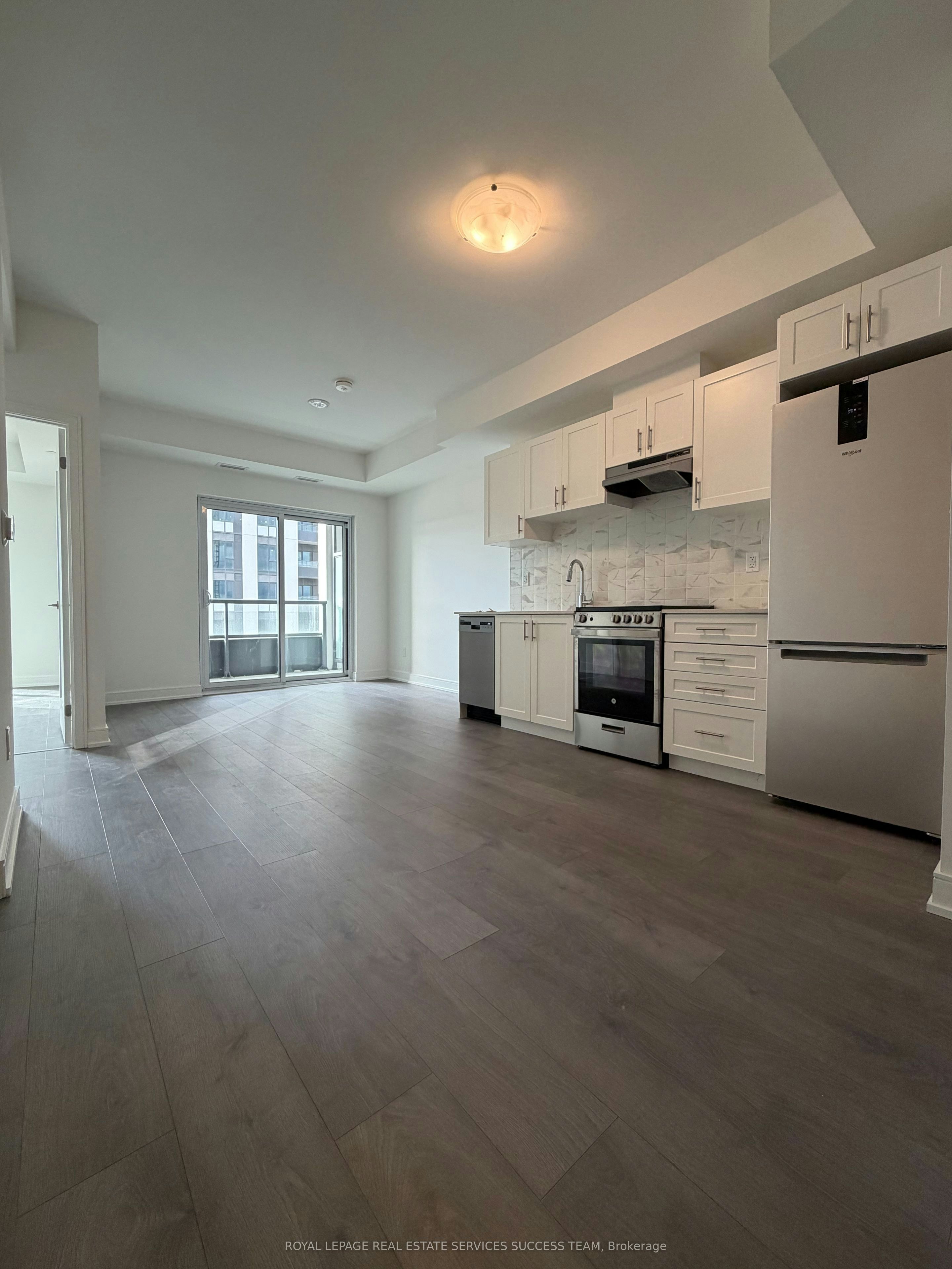 B809-715 Davis Drive, Newmarket, ON, L3Y 0J2