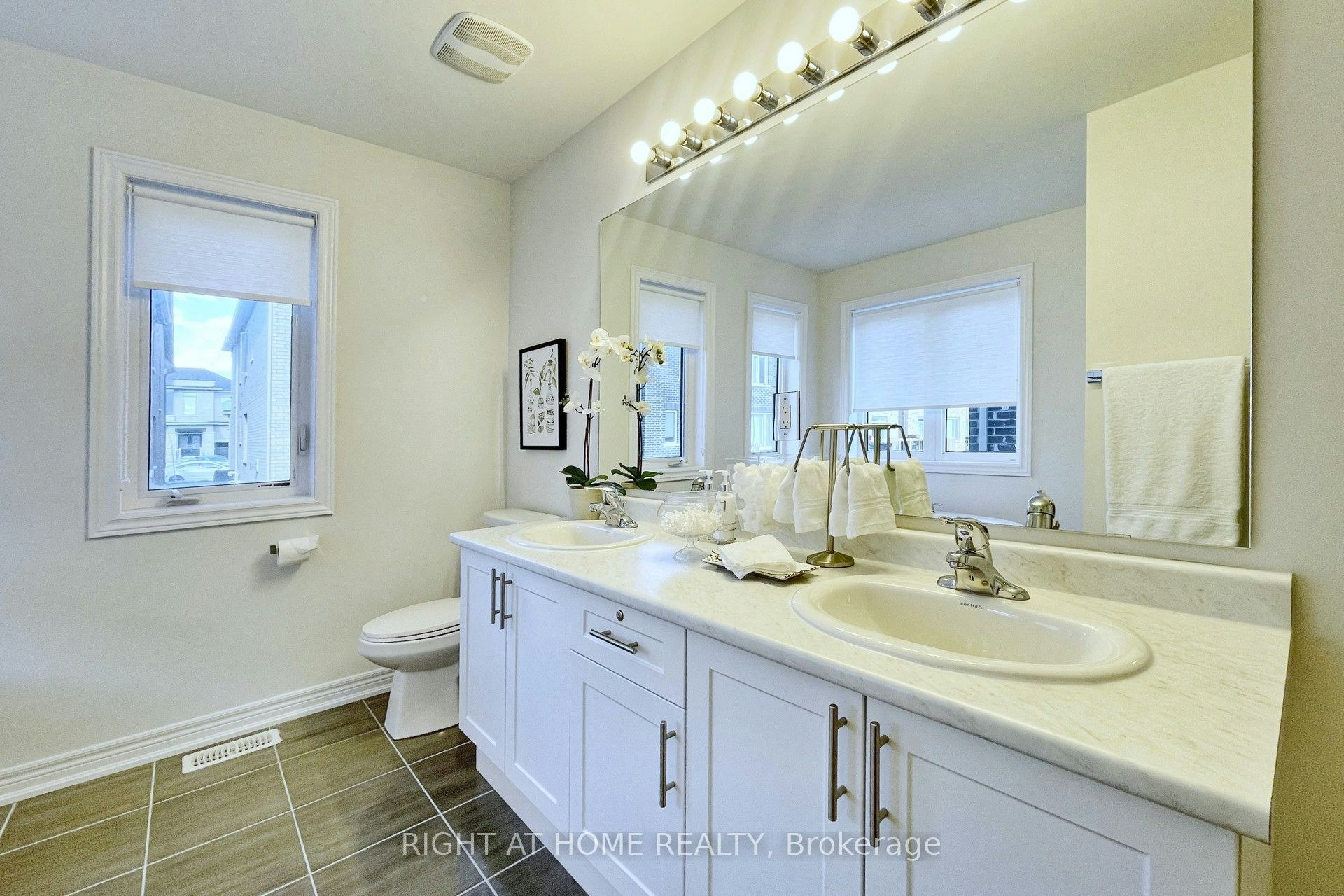 60 Falconridge Terrace, East Gwillimbury, ON, L4H 0G9 - 24