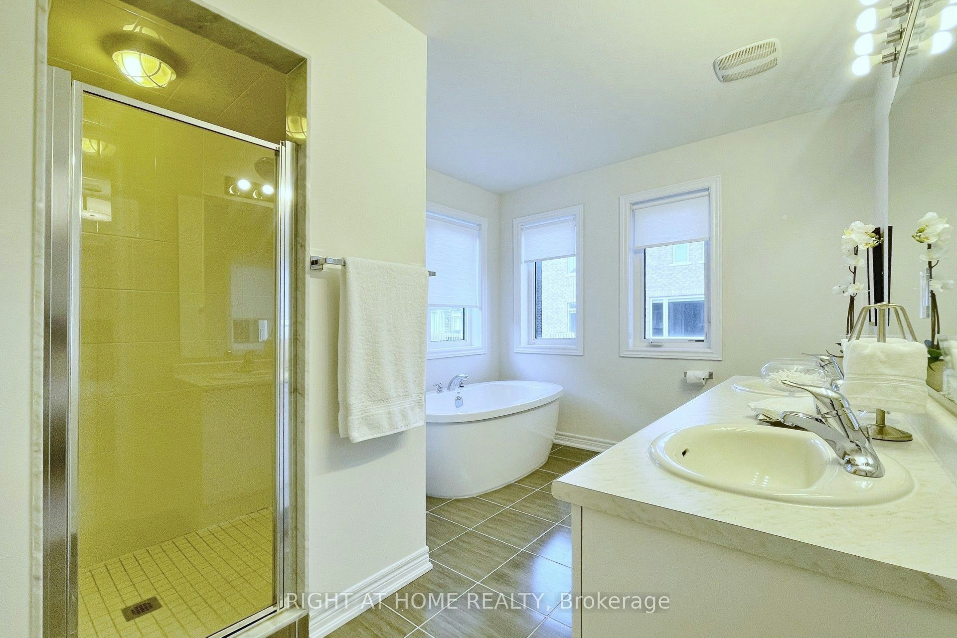 60 Falconridge Terrace, East Gwillimbury, ON, L4H 0G9 - 23