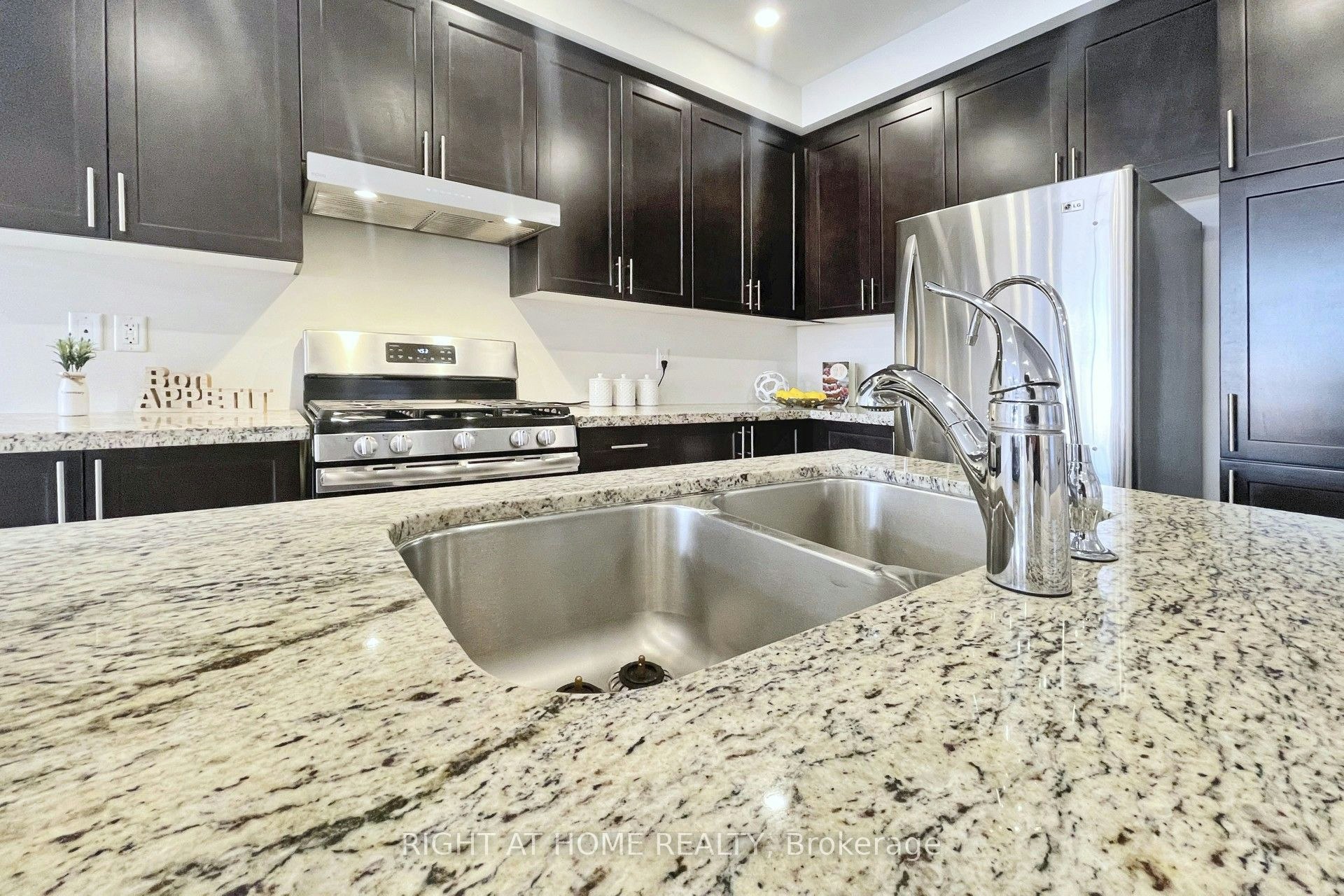 60 Falconridge Terrace, East Gwillimbury, ON, L4H 0G9 - 13