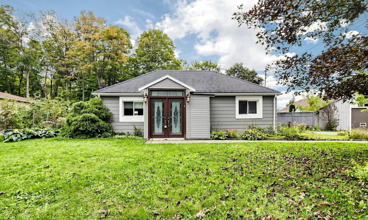 4631 Aurora Road