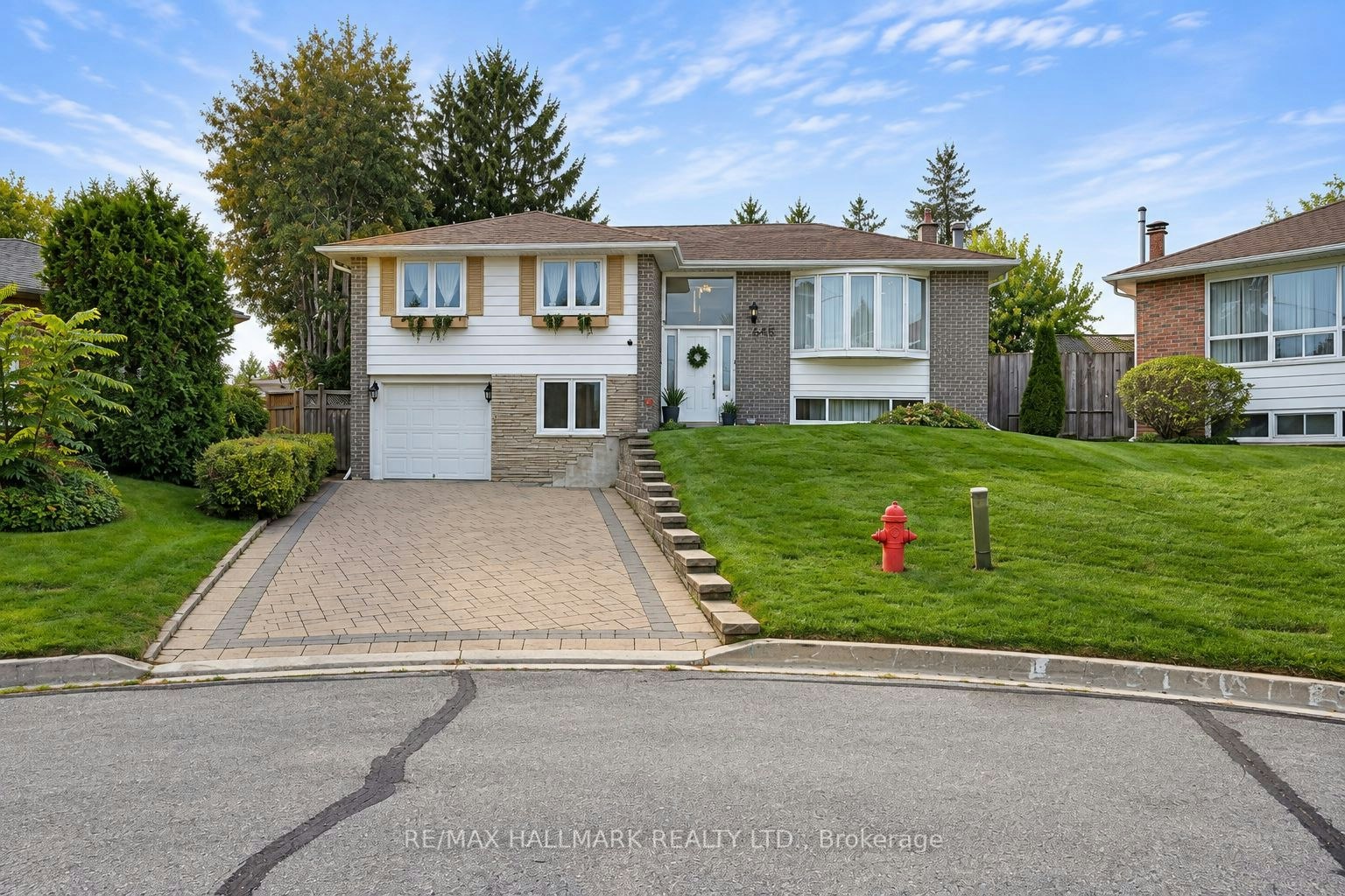 648 Mossbank Court, Newmarket, ON, L3Y 3B1