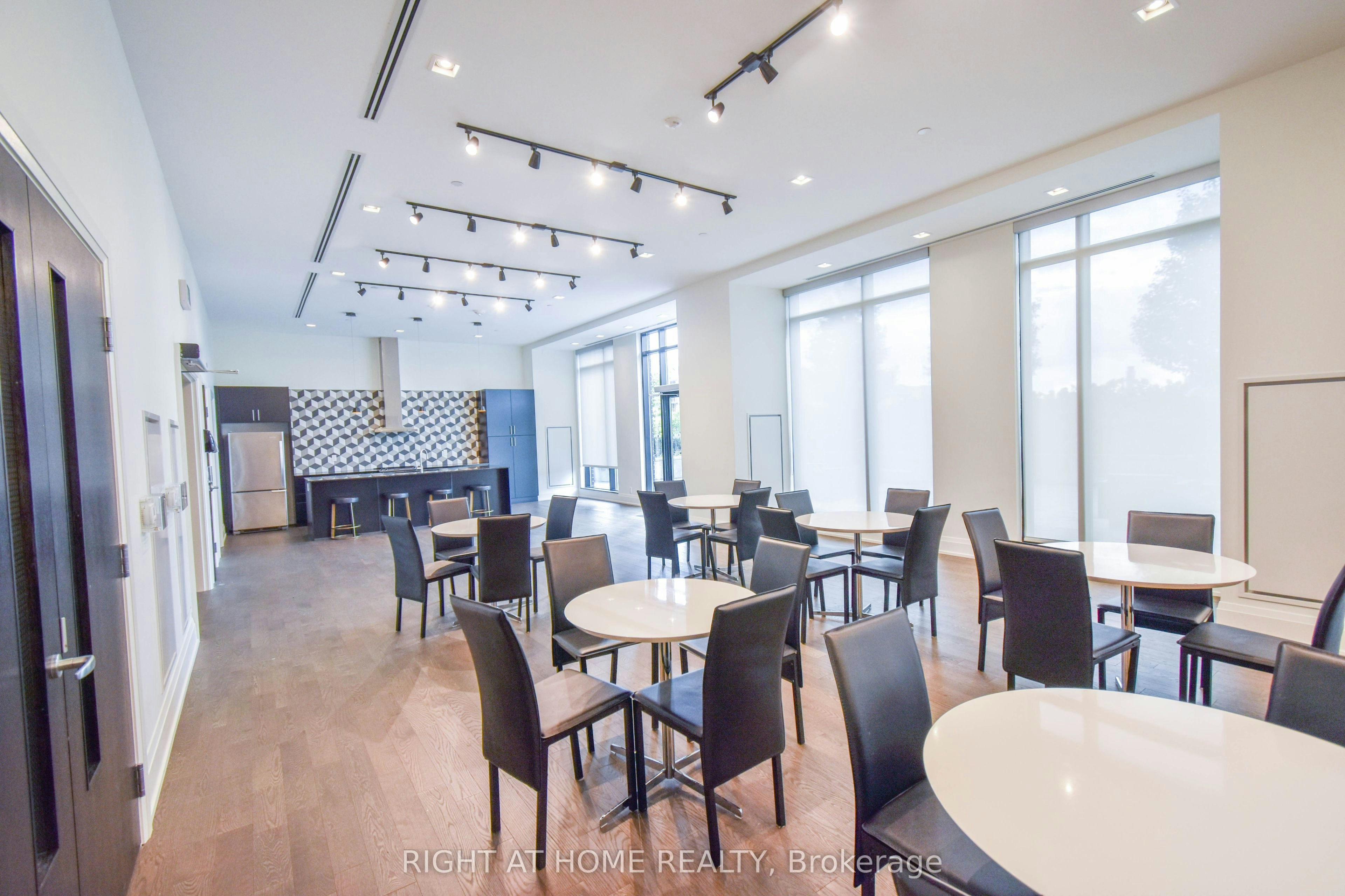 217-555 William Graham Drive, Aurora, ON, L4G 3L1 - 22