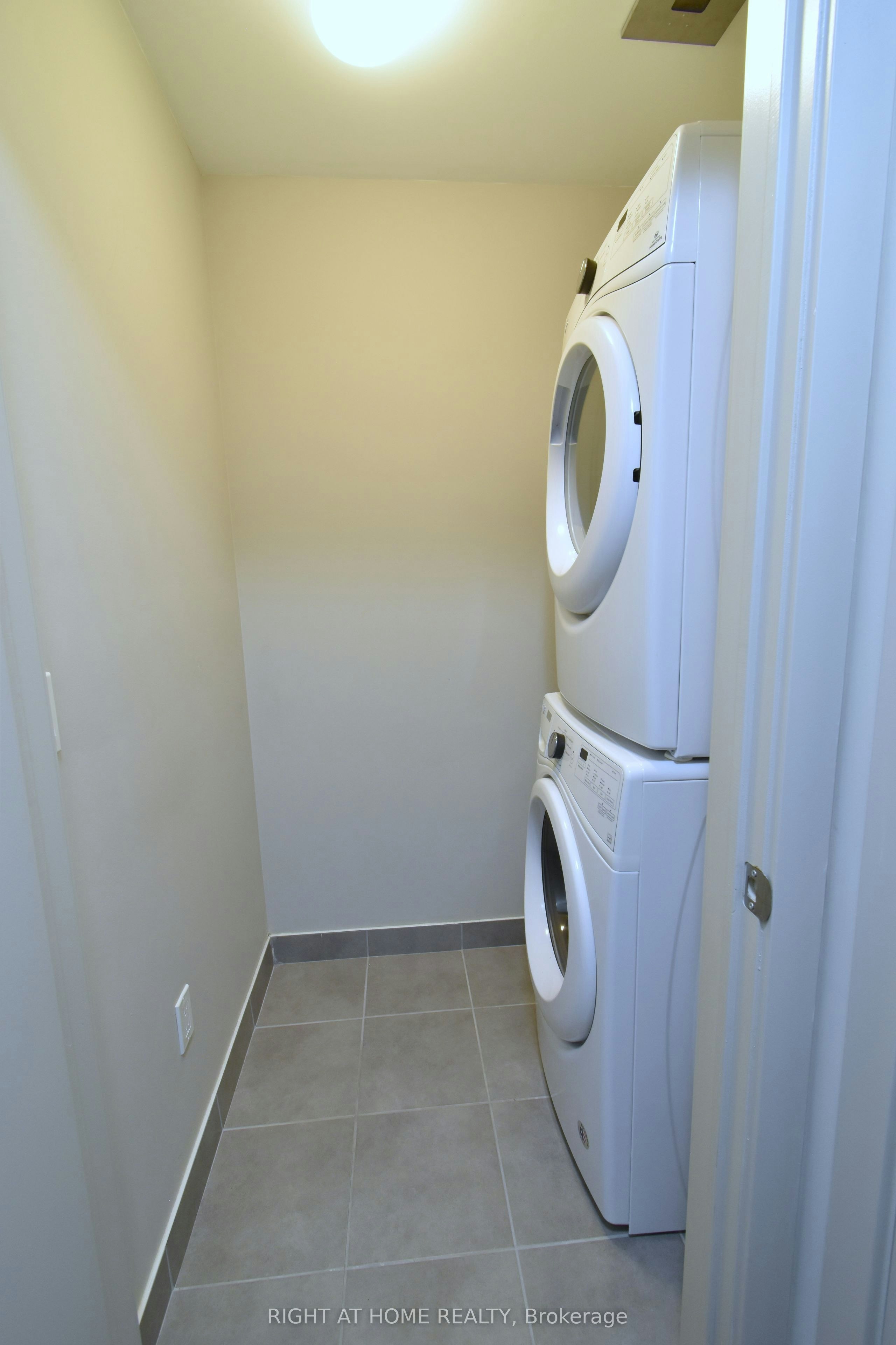 217-555 William Graham Drive, Aurora, ON, L4G 3L1 - 16