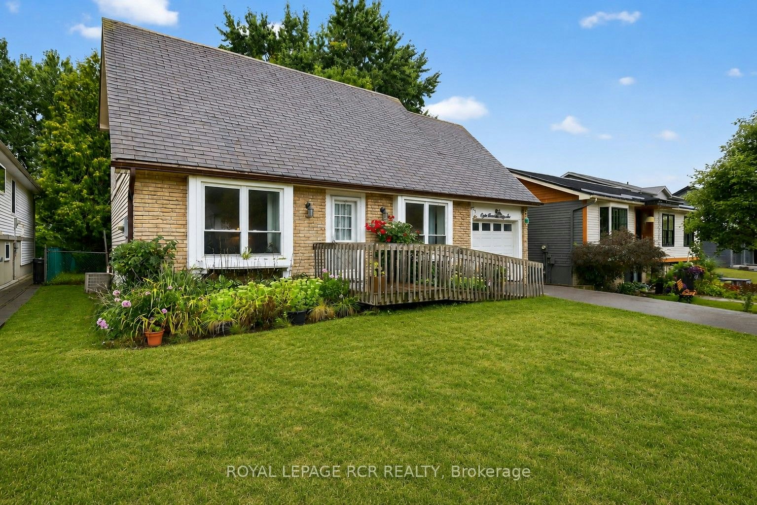 856 Magnolia Avenue, Newmarket, ON, L3Y 3C7