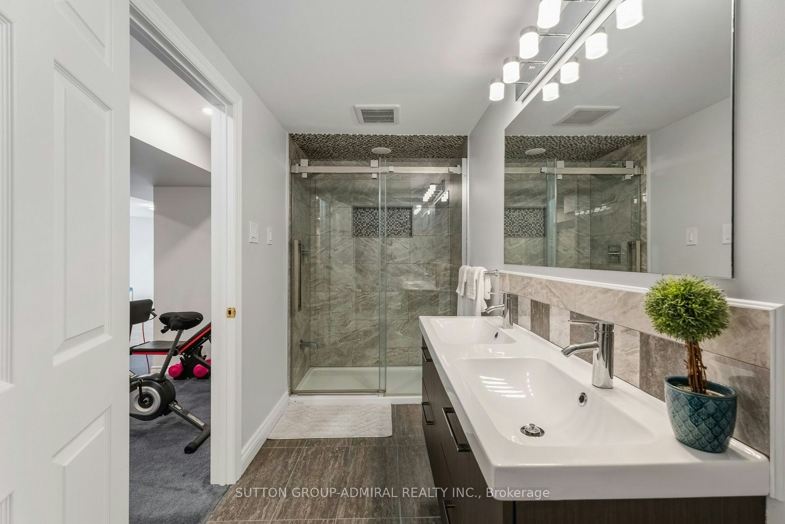 39 Bannerman Drive, Bradford West Gwillimbury, ON, L3Z 3J7 - 39