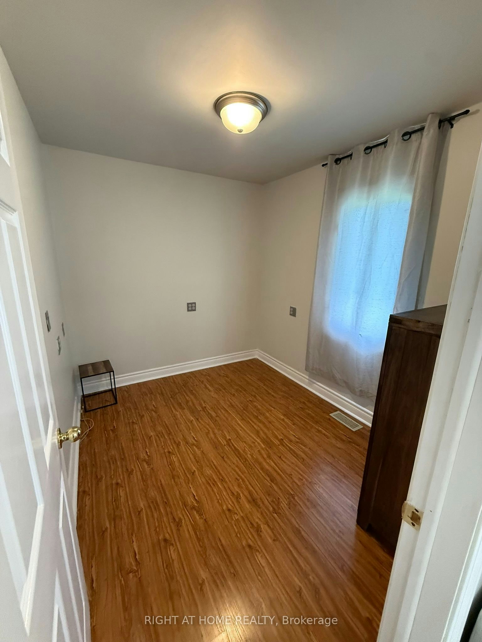 297 Glenwoods Avenue, Georgina, ON, L4P 2X1 - 7