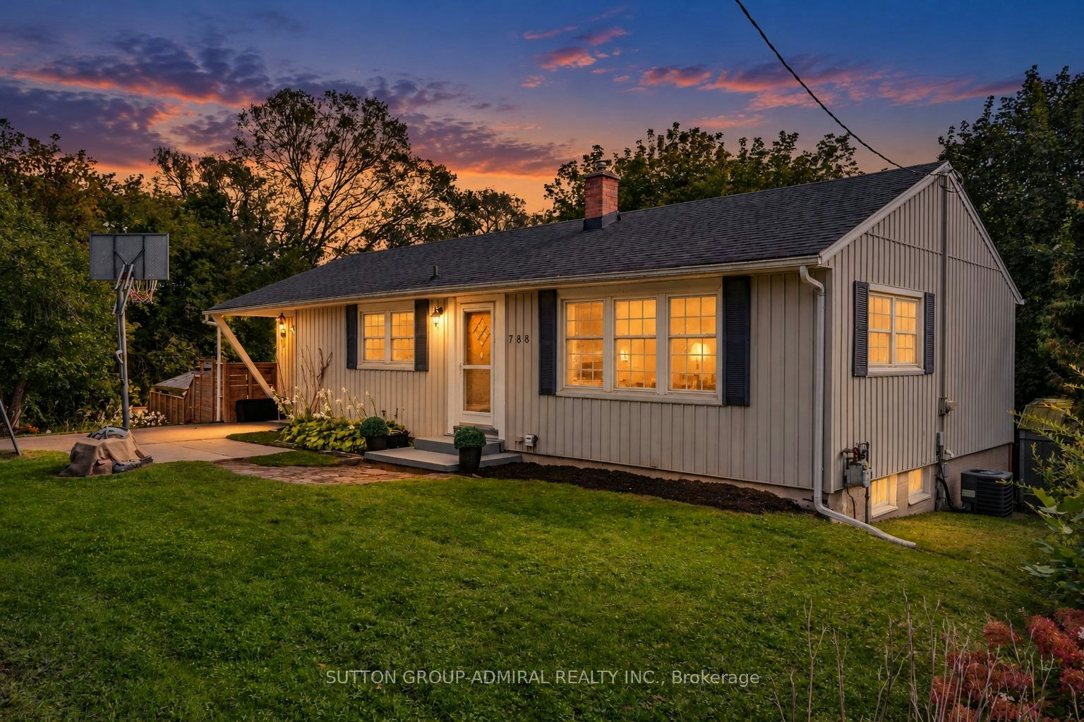 788 Allan Avenue, Newmarket, ON, L3Y 1H9
