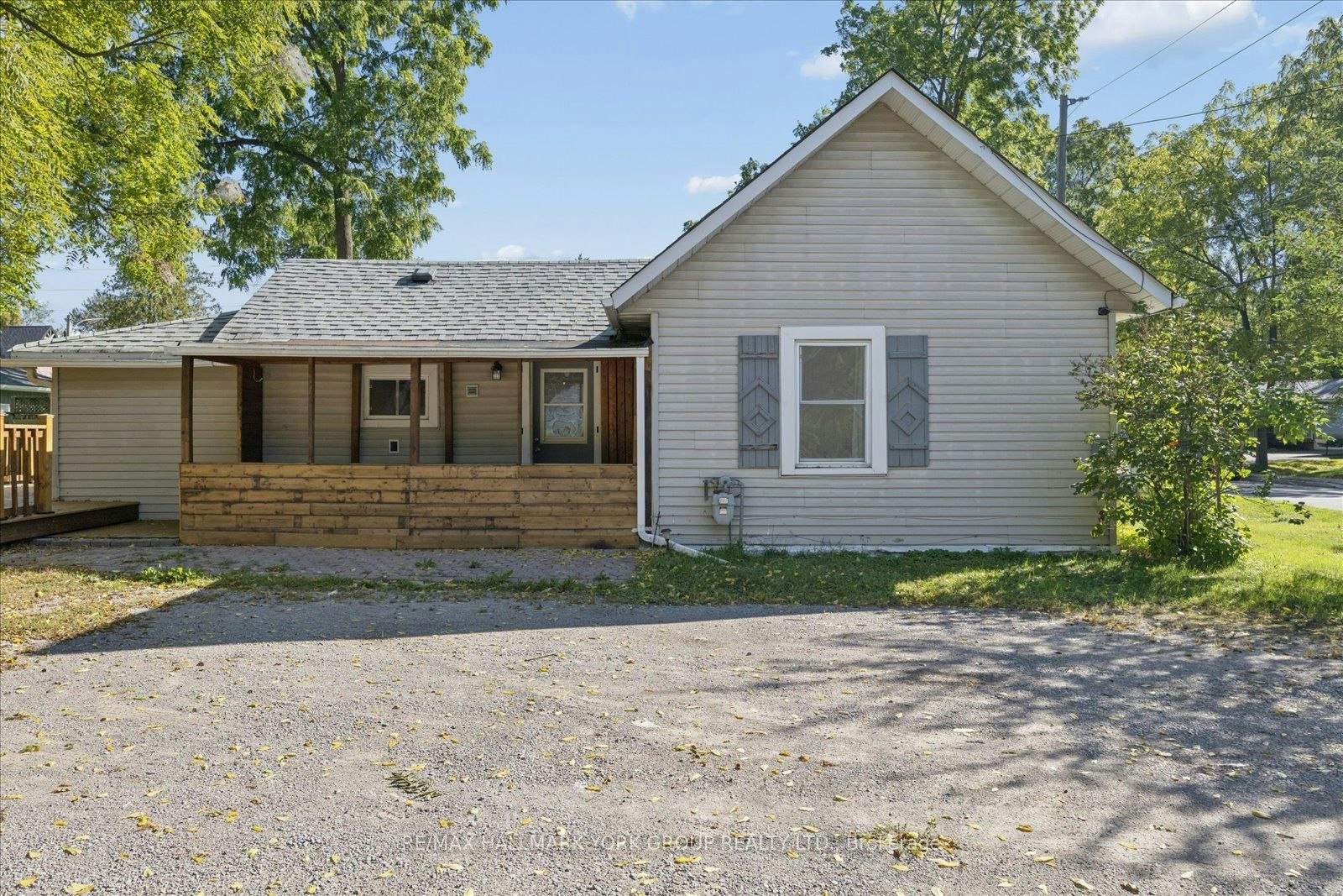 28 St James Street, Georgina, ON, L0E 1R0