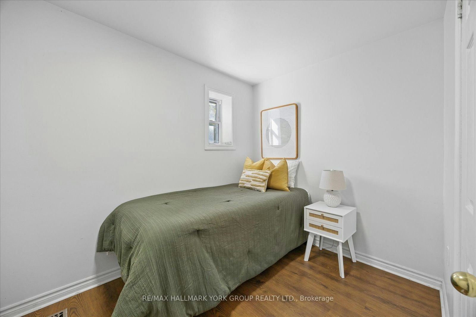 28 St James Street, Georgina, ON, L0E 1R0 - 24