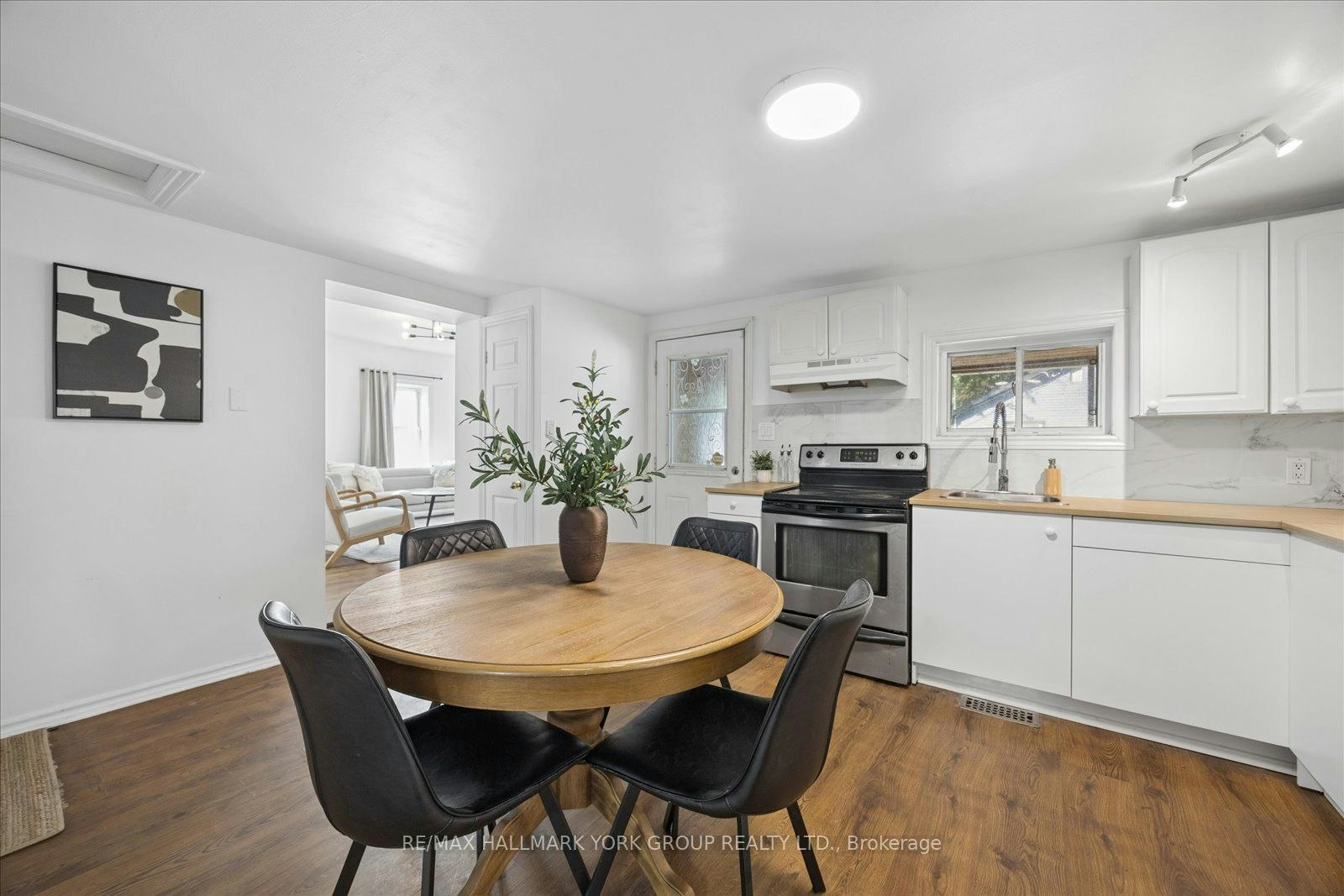 28 St James Street, Georgina, ON, L0E 1R0 - 10