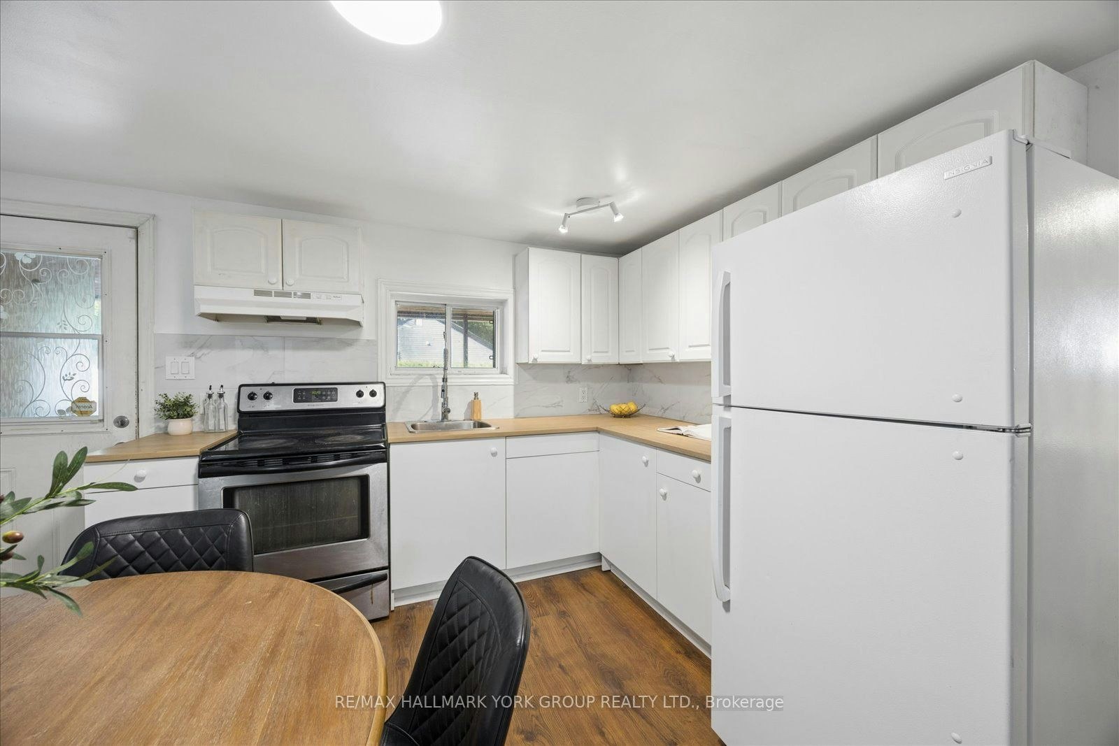 28 St James Street, Georgina, ON, L0E 1R0 - 12