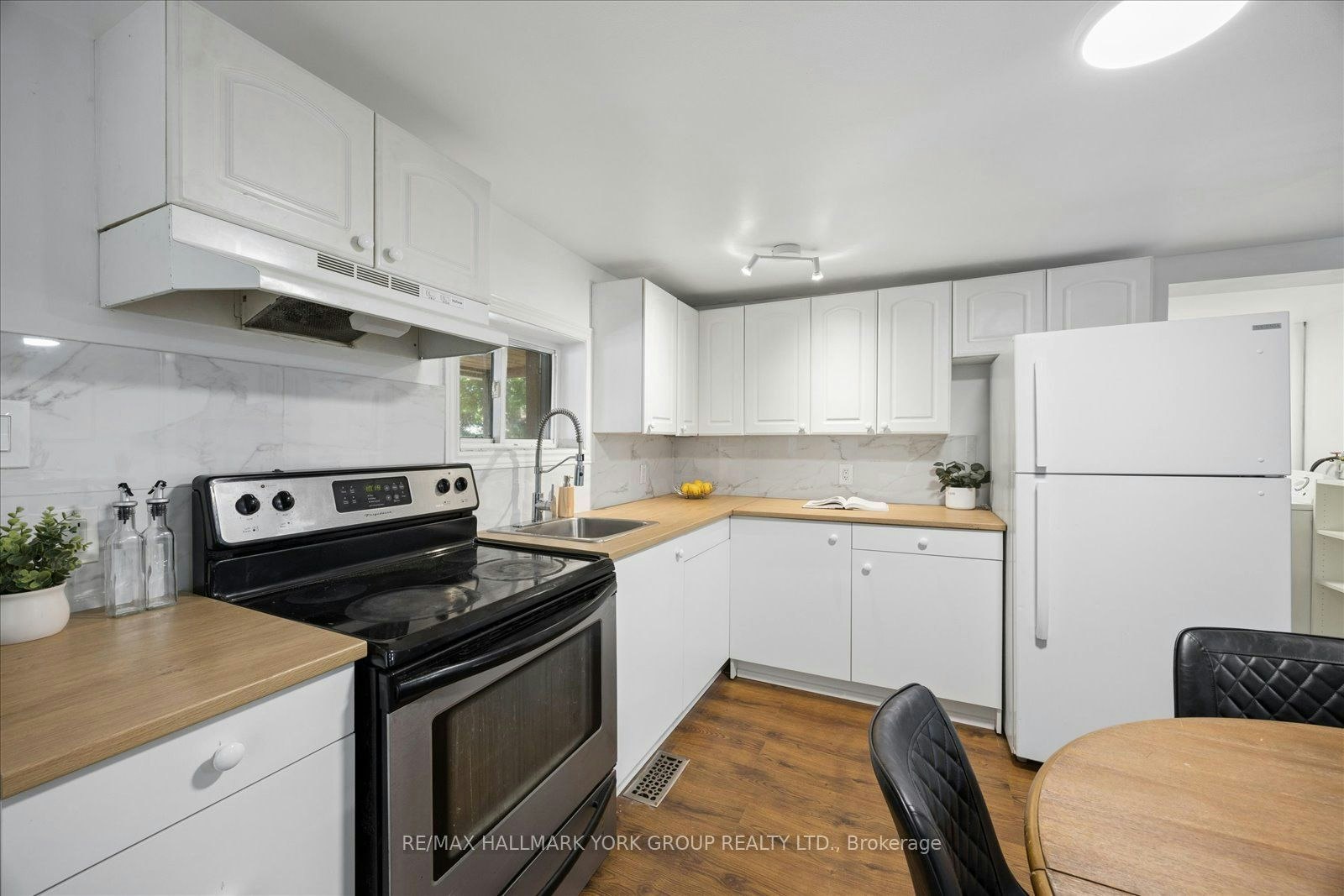 28 St James Street, Georgina, ON, L0E 1R0 - 14