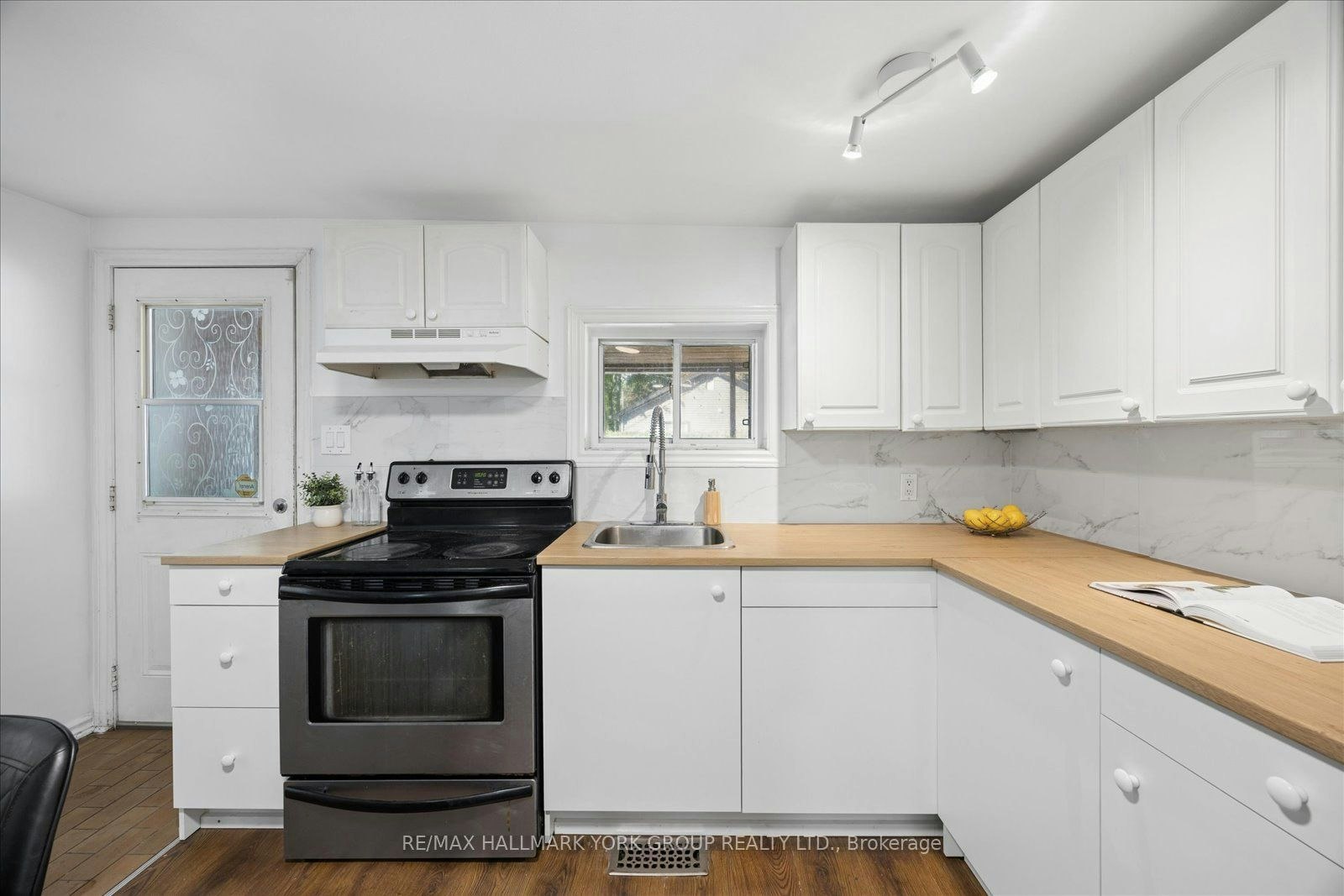 28 St James Street, Georgina, ON, L0E 1R0 - 11