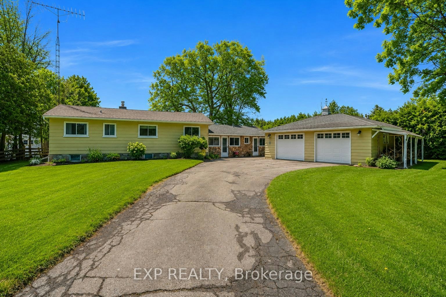 561 Duclos Point Road, Georgina, ON, L0E 1N0