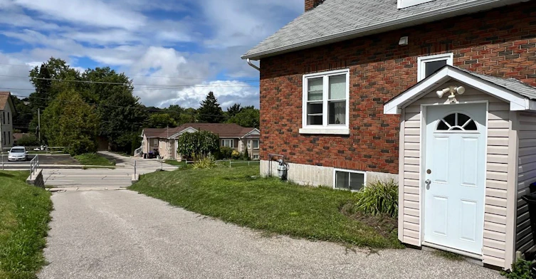 Lower-205 Simcoe Road, Bradford West Gwillimbury, ON, L3Z 1Y5 - 4
