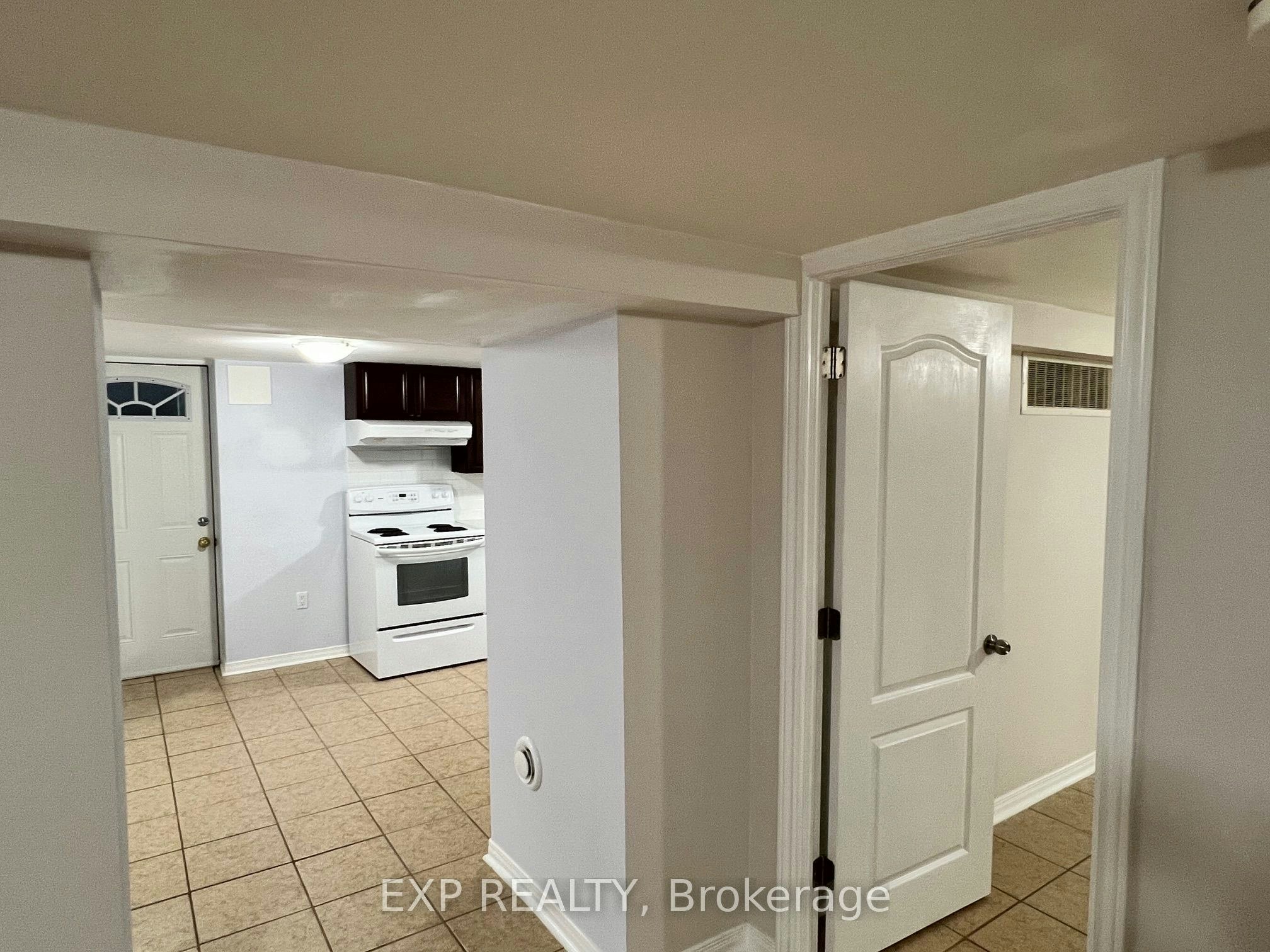 Lower-205 Simcoe Road, Bradford West Gwillimbury, ON, L3Z 1Y5 - 10