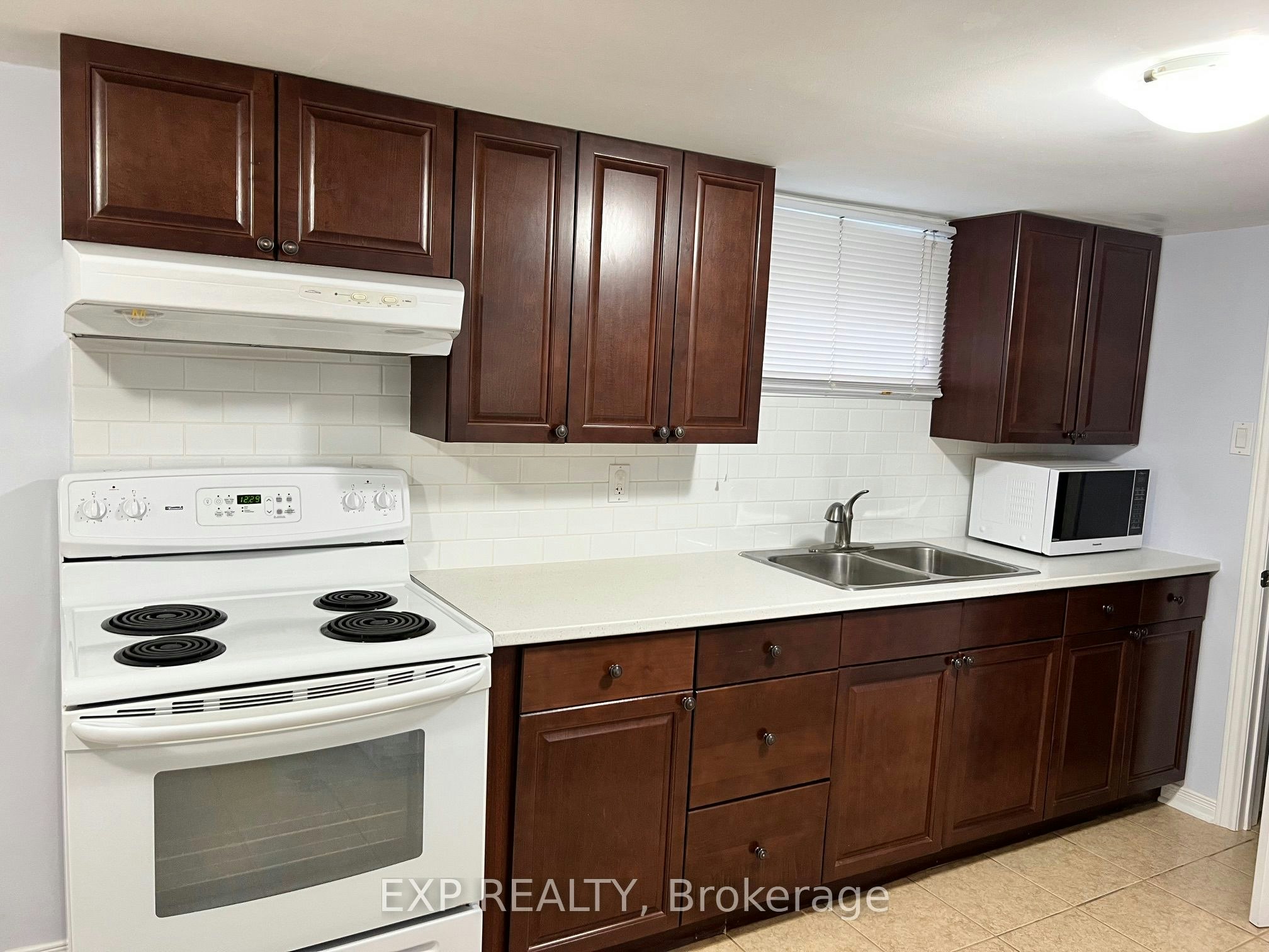 Lower-205 Simcoe Road, Bradford West Gwillimbury, ON, L3Z 1Y5 - 9