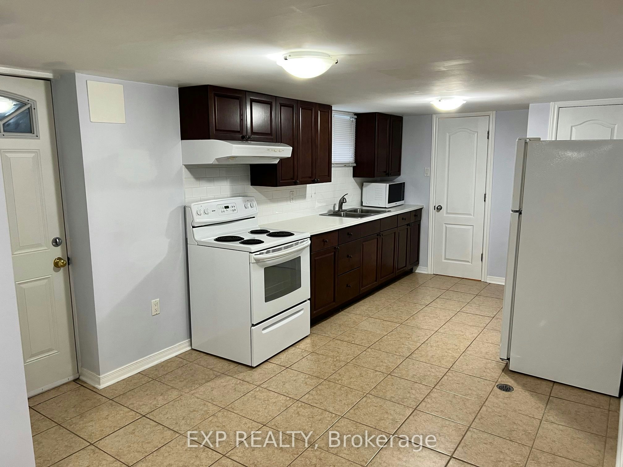 Lower-205 Simcoe Road, Bradford West Gwillimbury, ON, L3Z 1Y5 - 7