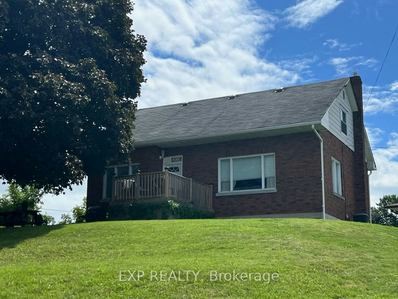 Lower-205 Simcoe Road, Bradford West Gwillimbury, ON, L3Z 1Y5